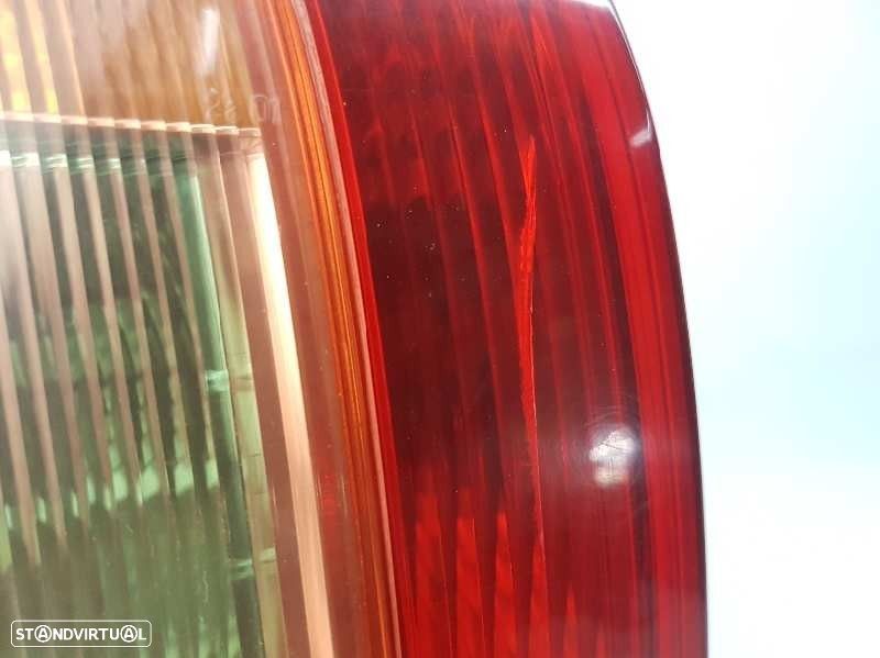 FAROLIM TRASEIRO ESQUERDO TOYOTA COROLLA 2002 -8156102150 - 1