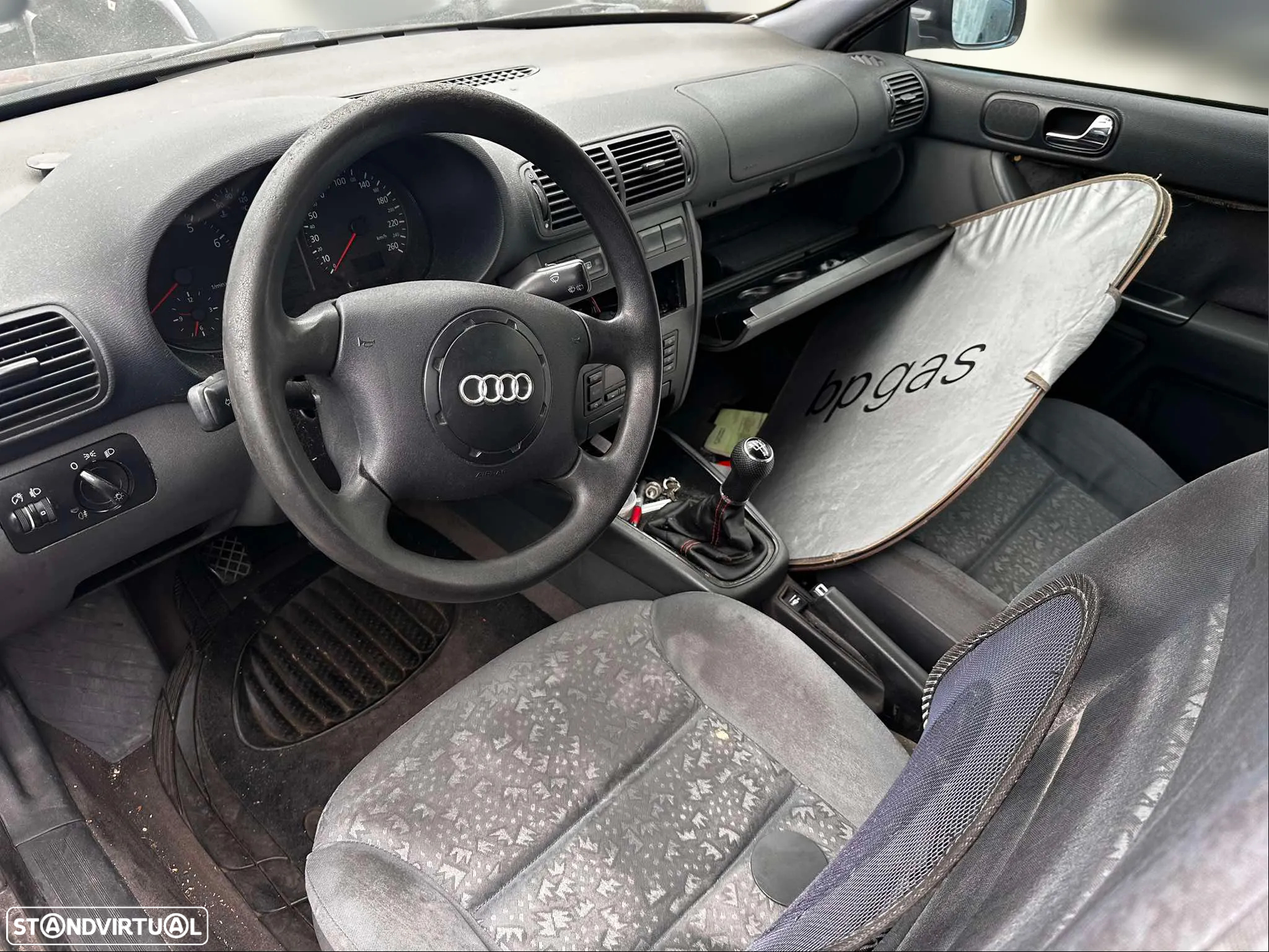 Audi A3 1.6i de 1999 para peças - 5