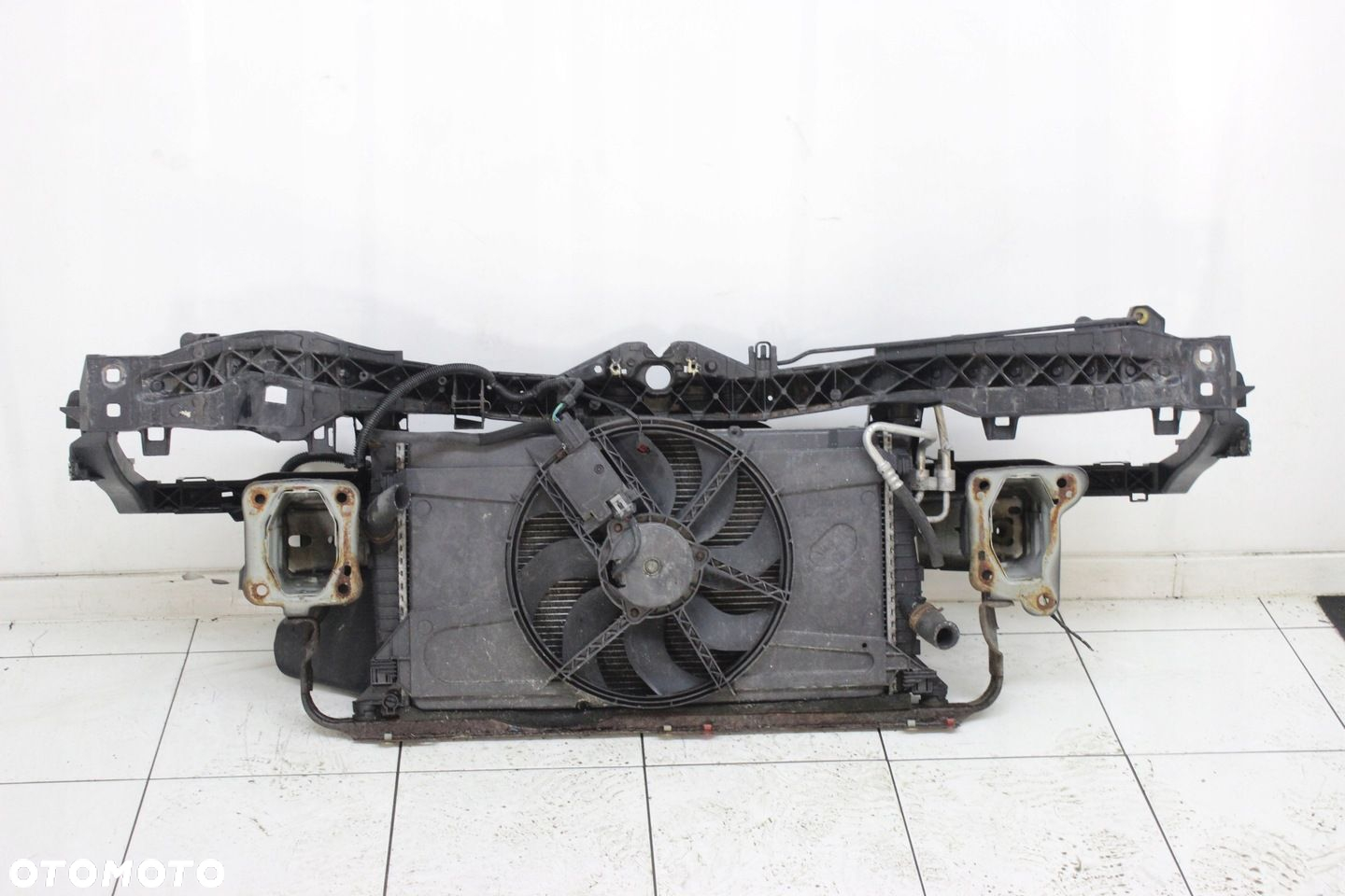 PAS PRZEDNI WZMOCNIENIE CHŁODNICE FORD FOCUS MK2 LIFT 2007R- 1.6 B - 5