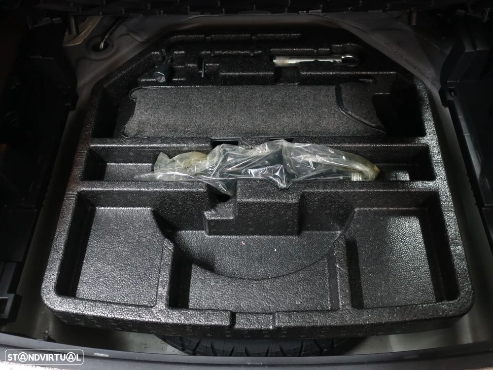 Toyota Avensis SW 2.0 D-4D Exclusive - 15