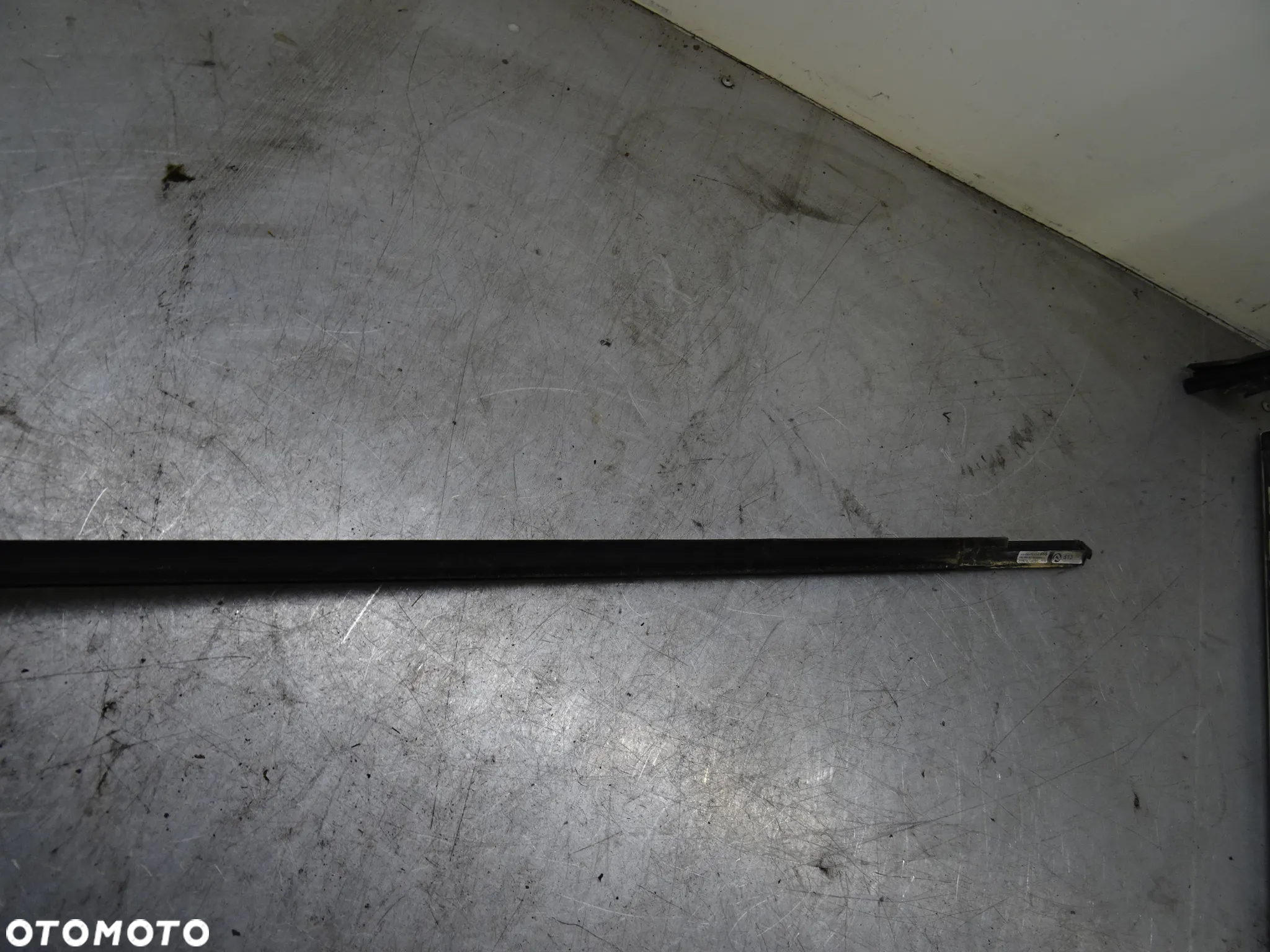 VW PASSAT B6 05-09 2.0TDI LISTWA ZGARNIAJĄCA DRZWI LEWY TYŁ CHROM - 6
