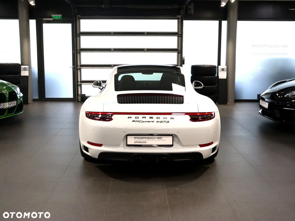 Porsche 911 Carrera 4 GTS PDK - 4
