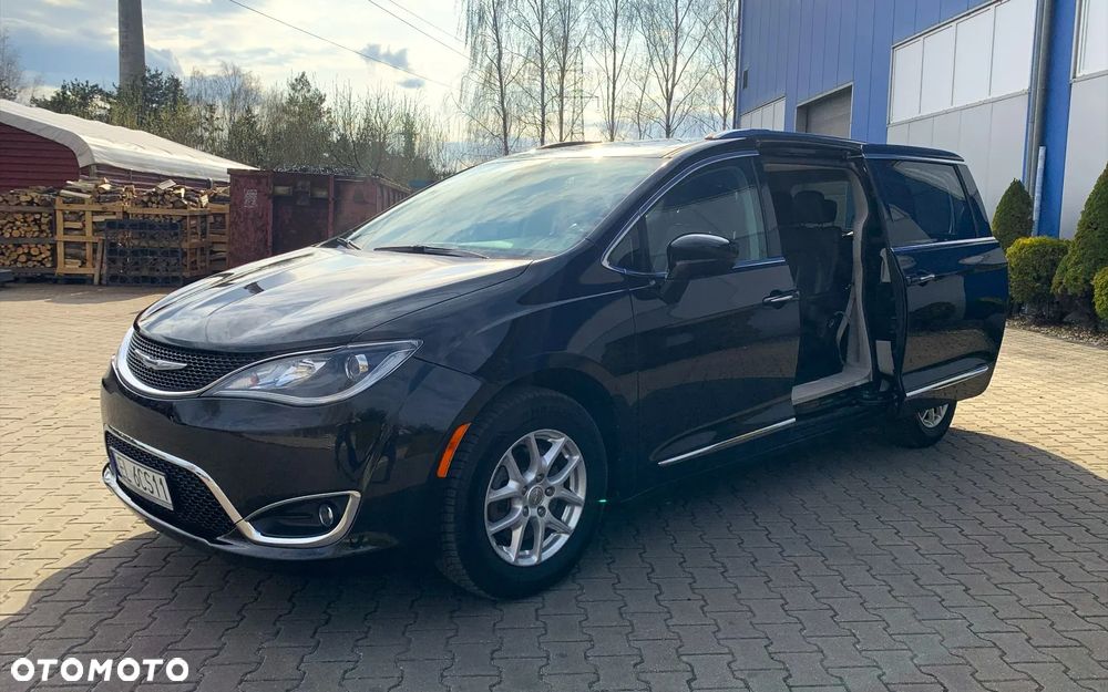 Chrysler Pacifica - 16