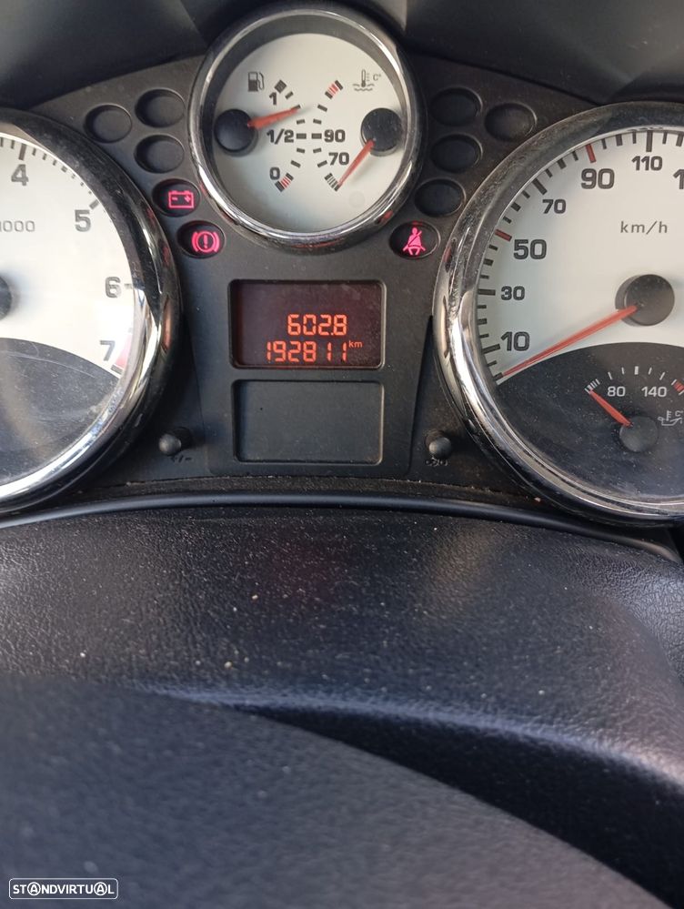 Peugeot 207 1.4 16V Urban - 2