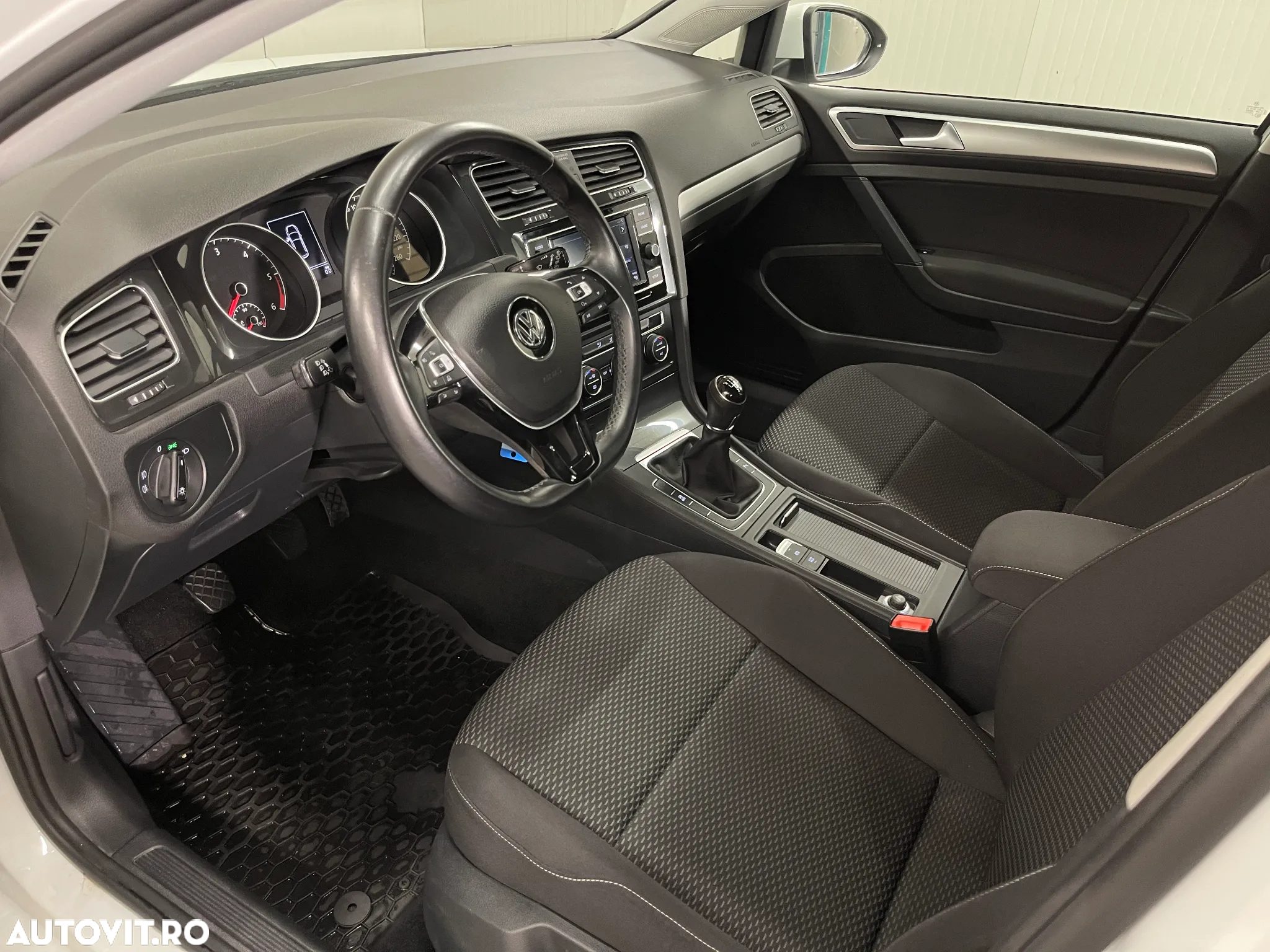 Volkswagen Golf 1.6 TDI Trendline - 5