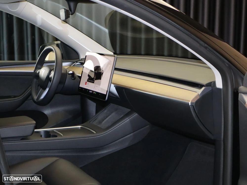 Tesla Model Y RWD - 18