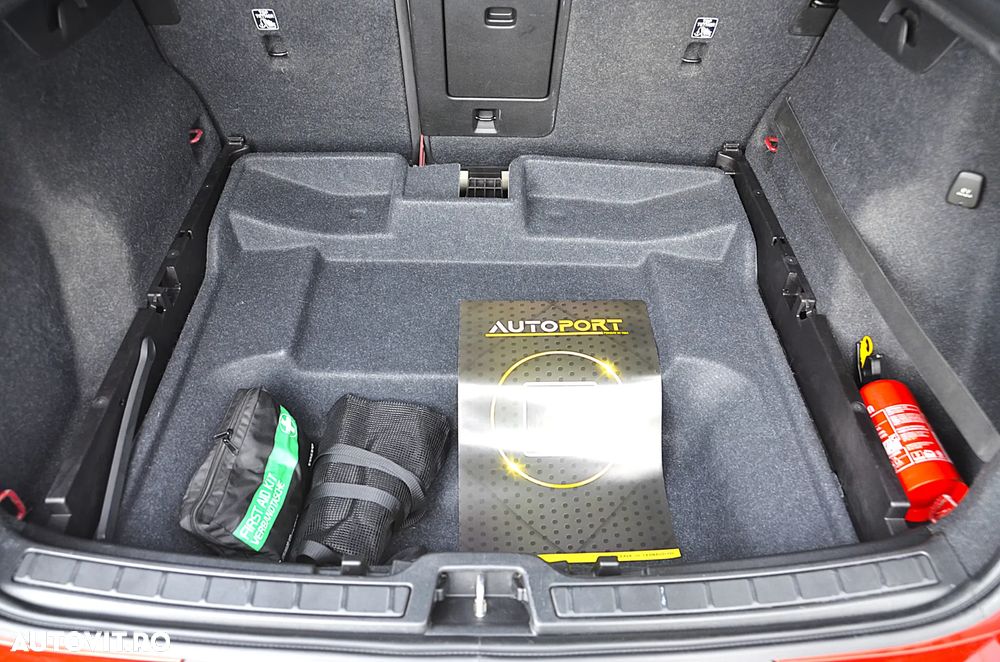 Volvo XC 40 D3 AWD Momentum Pro - 38