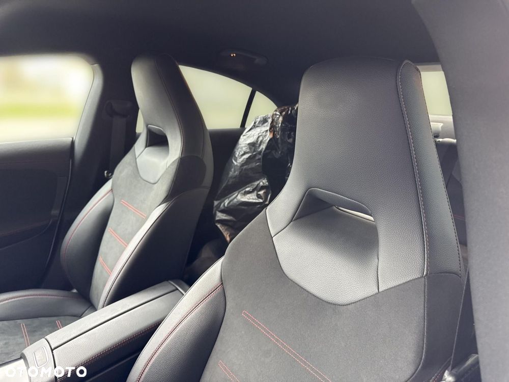 Mercedes-Benz CLA - 12