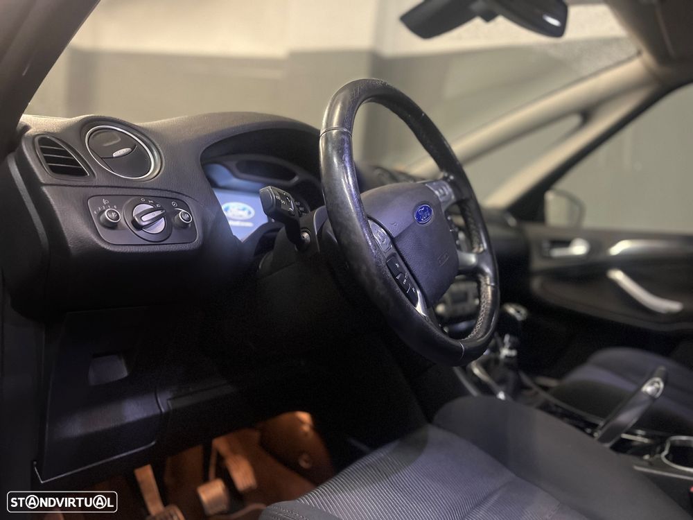 Ford S-Max 2.0 TDCi Titanium 7L - 19