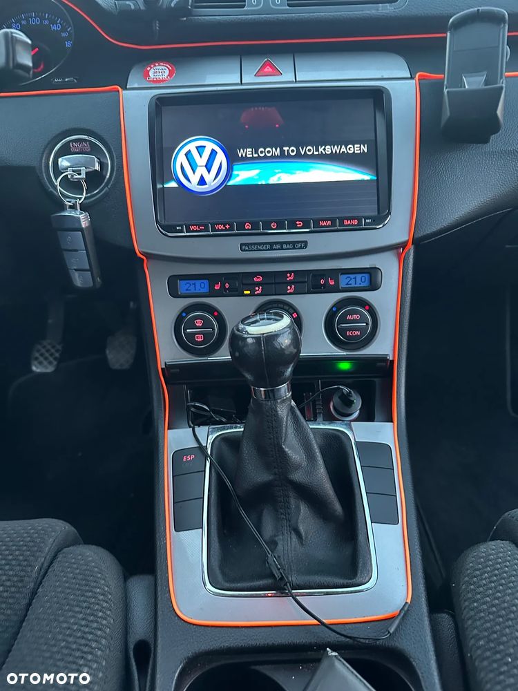 Volkswagen Passat - 32