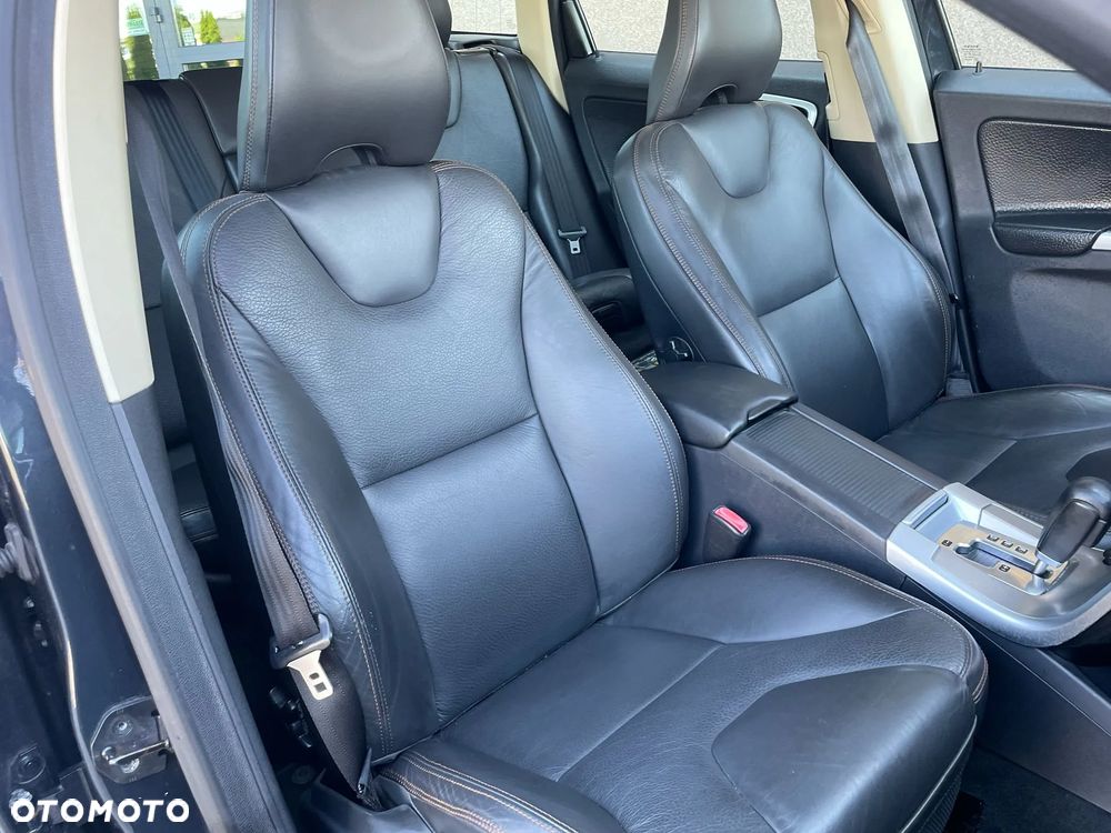 Volvo XC 60 D5 AWD Summum - 17