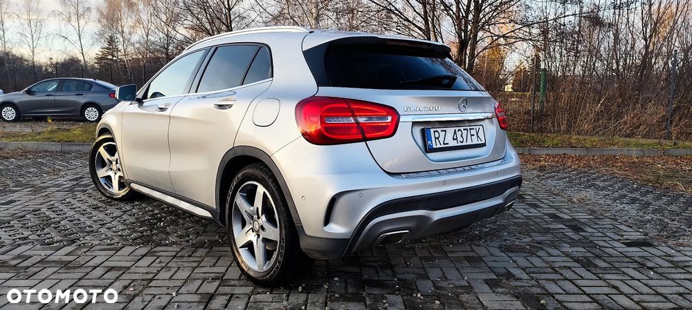 Mercedes-Benz GLA 200 7G-DCT AMG Line - 28