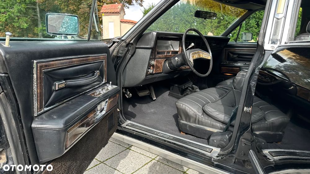 Lincoln Town Car - 15