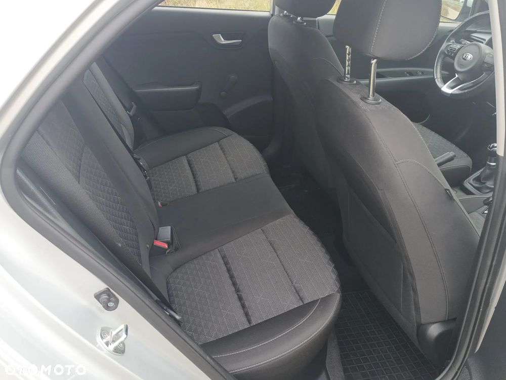 Kia Rio - 17