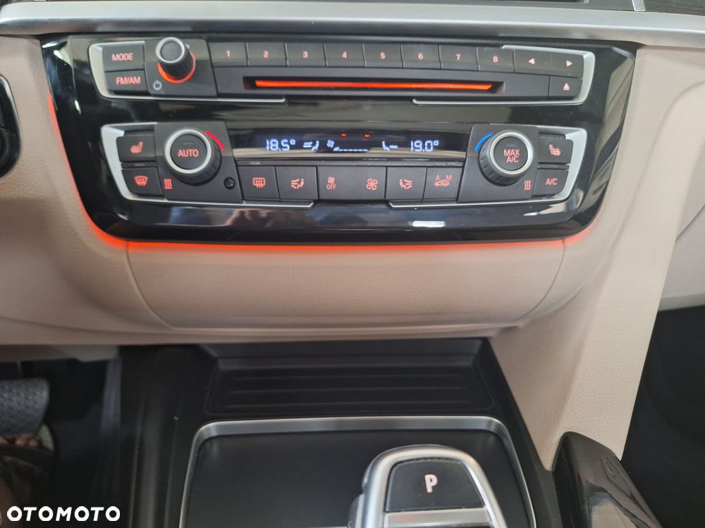 BMW Seria 3 330i xDrive Sport Line Sport - 29