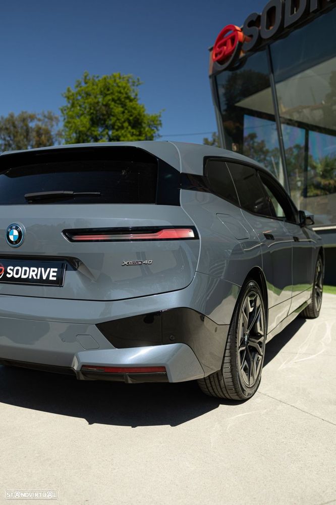 BMW iX xDrive 40 Pack Desportivo - 41