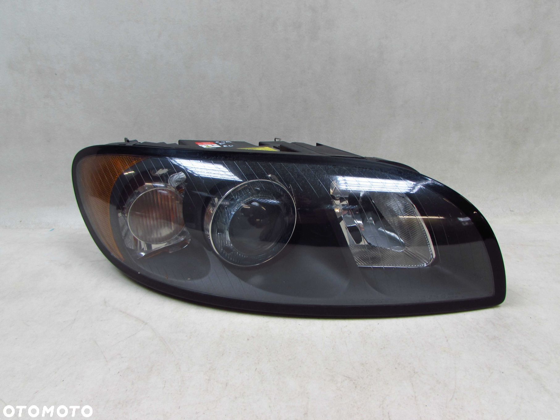VOLVO C70 II 06-10 LAMPA REFLEKTOR PRZOD PRAWA 31283044 XENON EU / UK - 1