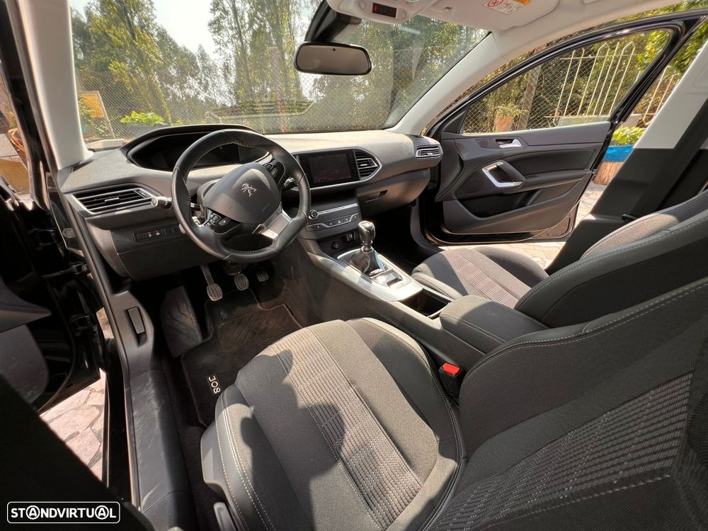 Peugeot 308 1.2 PureTech Allure - 31