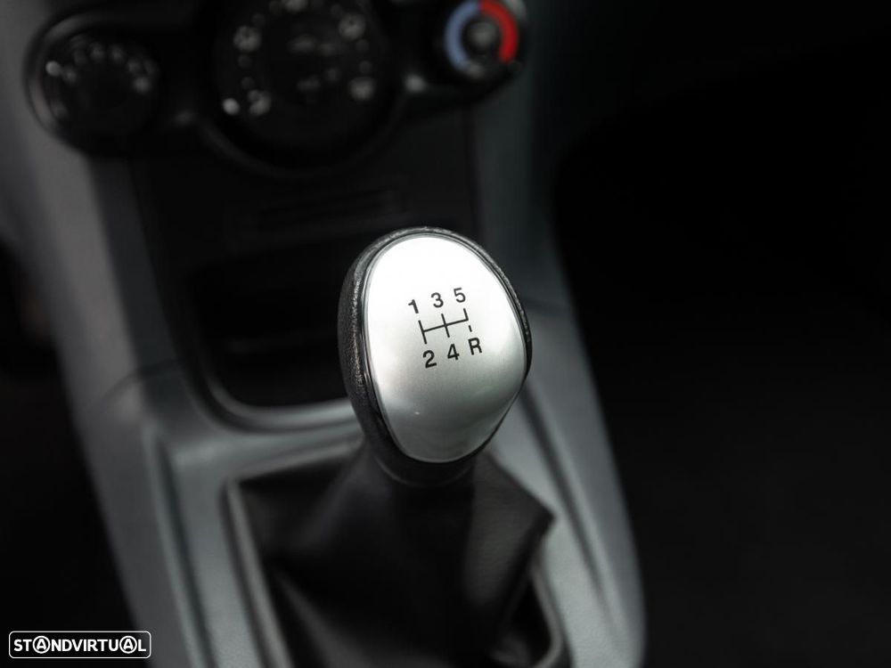 Ford Fiesta Van - 18