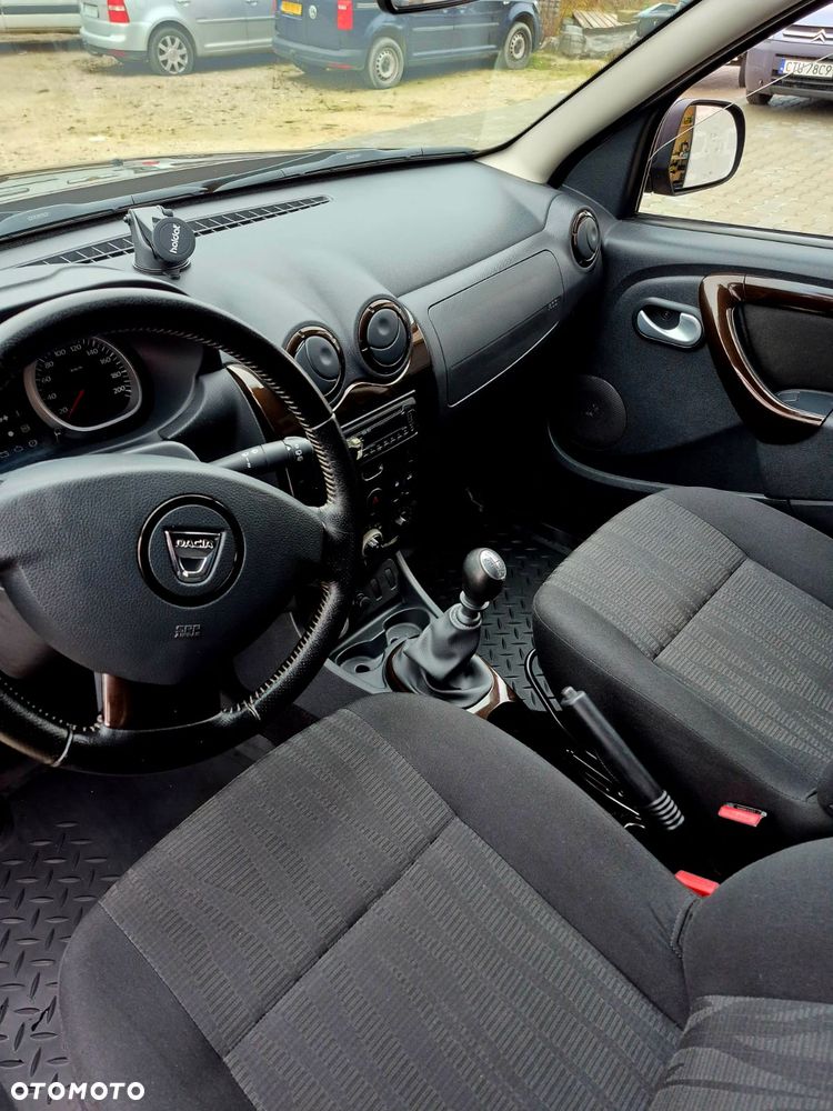 Dacia Duster 1.6 Laureate 4x4 - 11