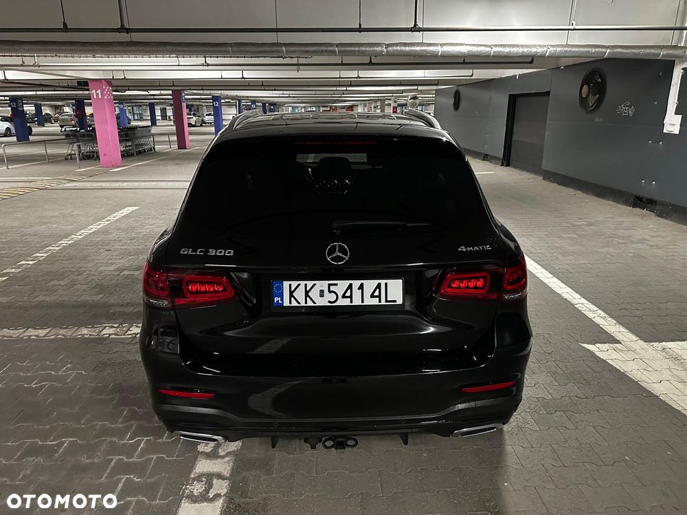 Mercedes-Benz GLC 300 4Matic 9G-TRONIC AMG Line Plus - 9