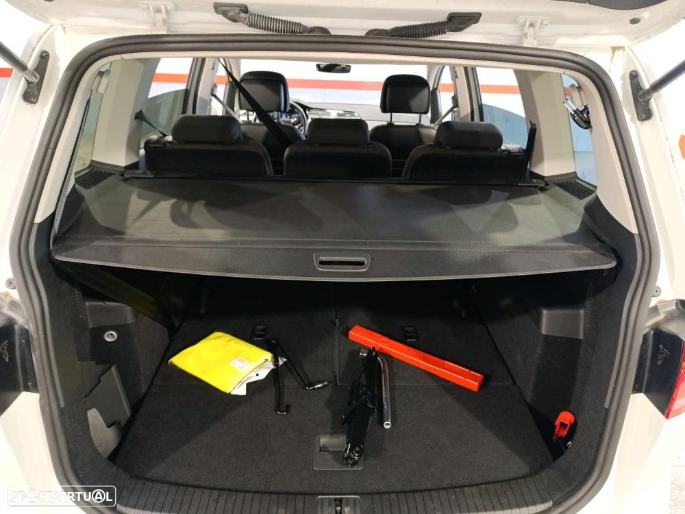 VW Touran 2.0 TDI Confortline - 11