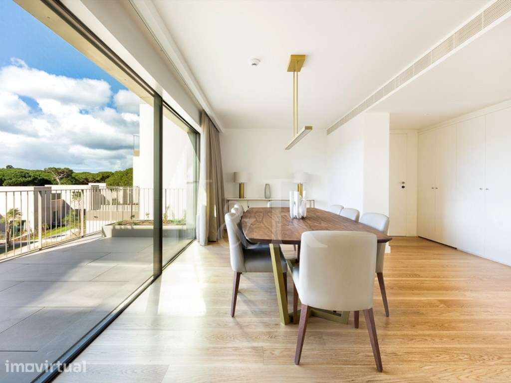 Apartamento T4 duplex com piscina na Quinta da Marinha - Grande imagem: 3/55
