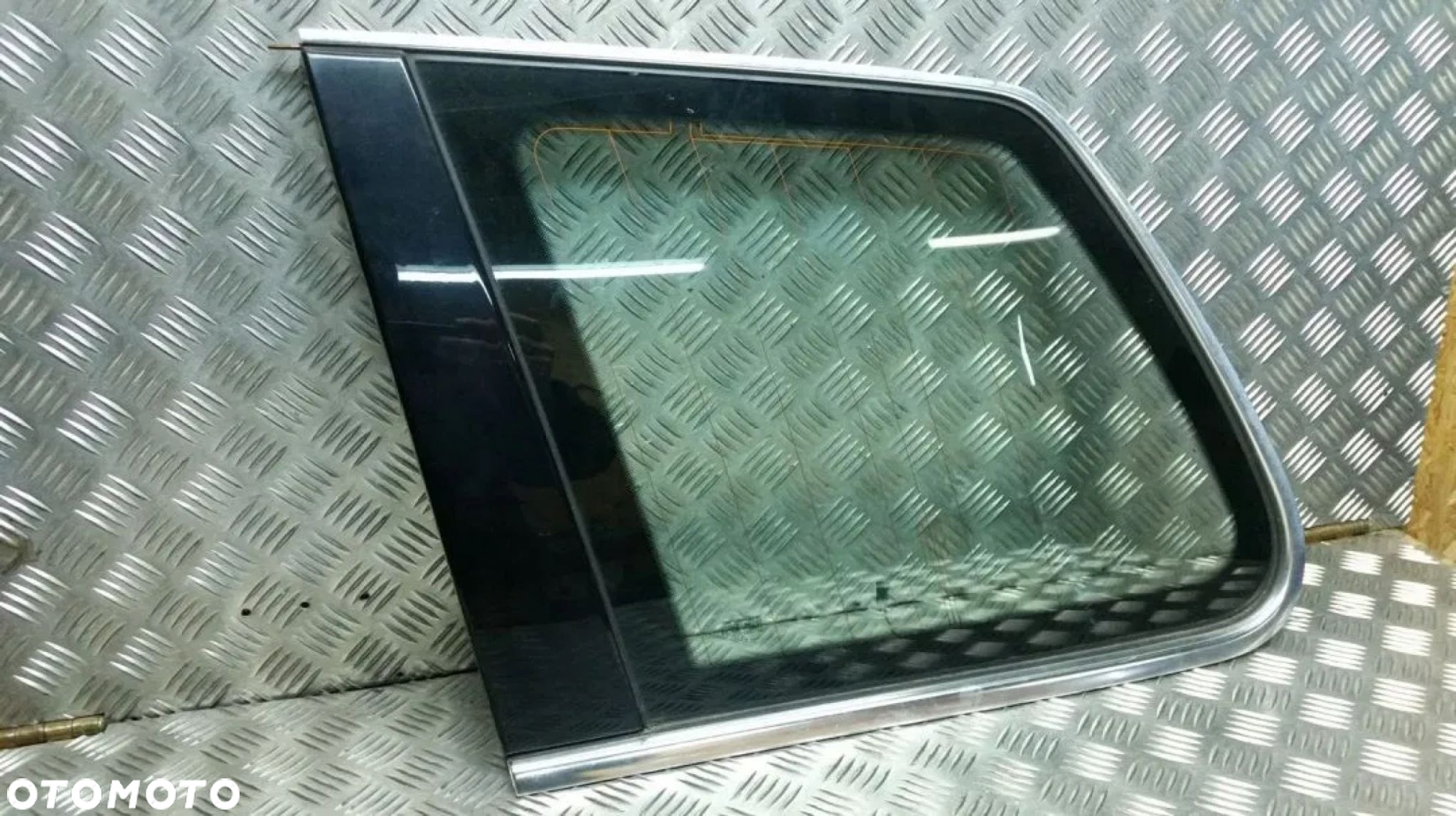VW TOUAREG 7L 03-09R SZYBA BOCZNA TYŁ LEWA RAMKA LISTWA CHROM - 2