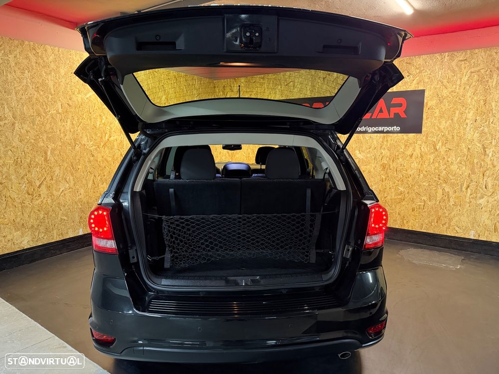 Fiat Freemont 2.0 M-Jet Urban - 27