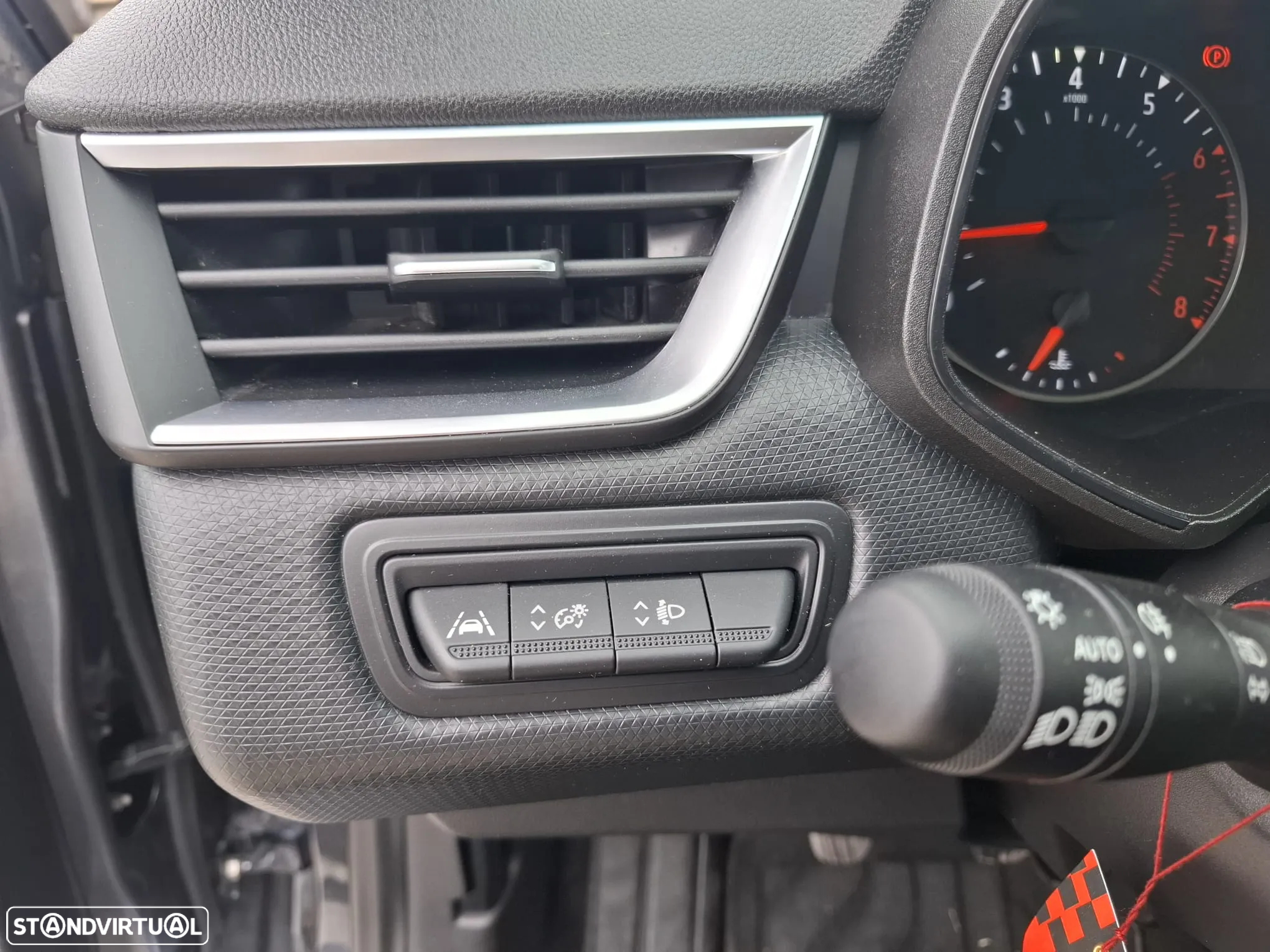 Renault Clio 1.0 TCe Techno - 25