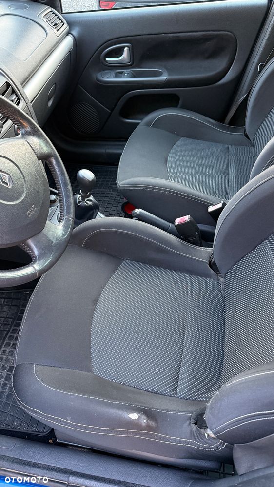 Renault Clio 1.2 16V Campus - 11