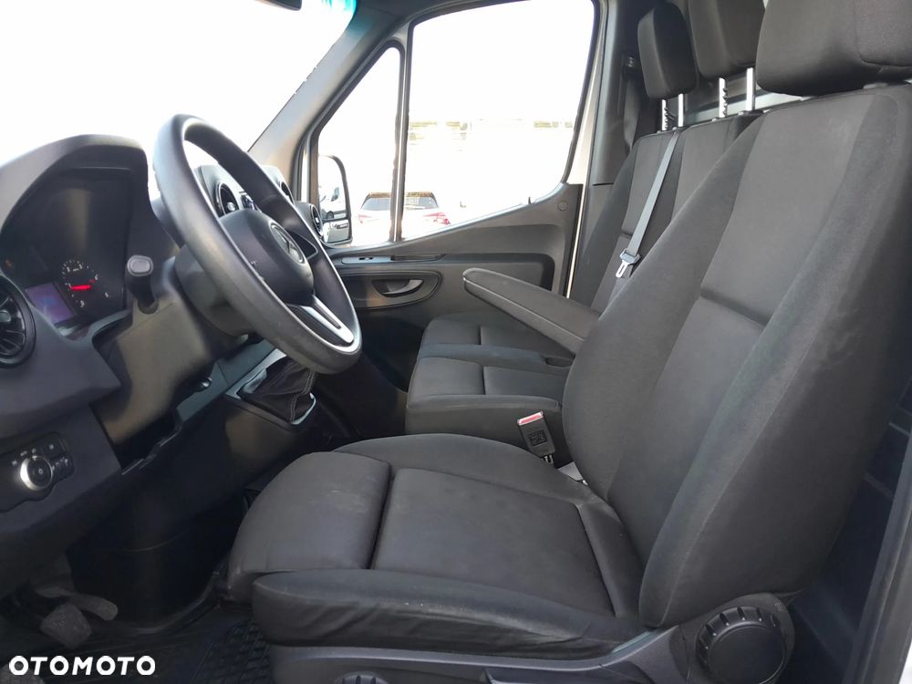 Mercedes-Benz Sprinter - 9
