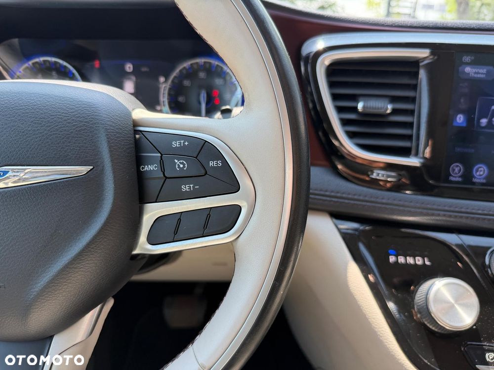 Chrysler Pacifica - 24