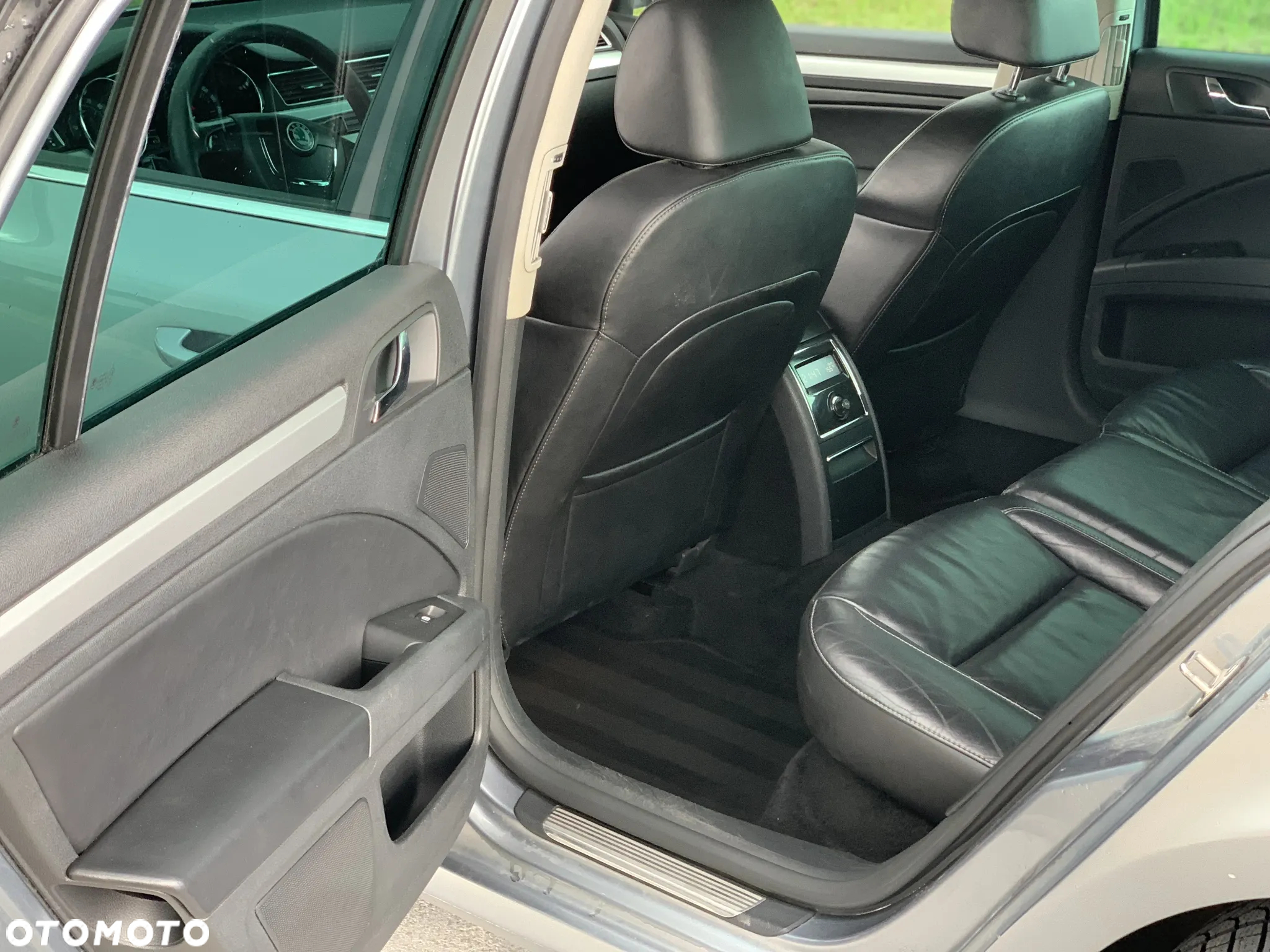 Skoda Superb 2.0 TDI DSG L&K - 12