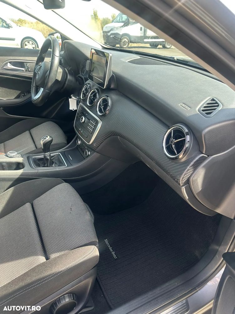 Mercedes-Benz GLA 180 d - 37