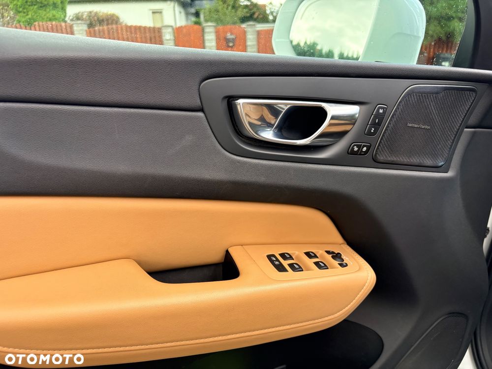 Volvo XC 60 B4 D AWD Plus Bright - 17
