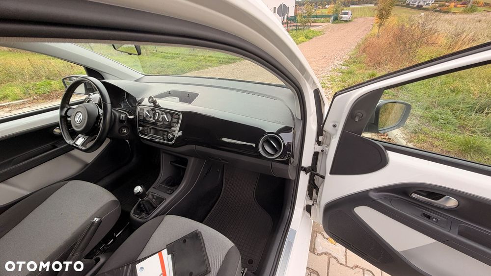 Volkswagen up! - 17