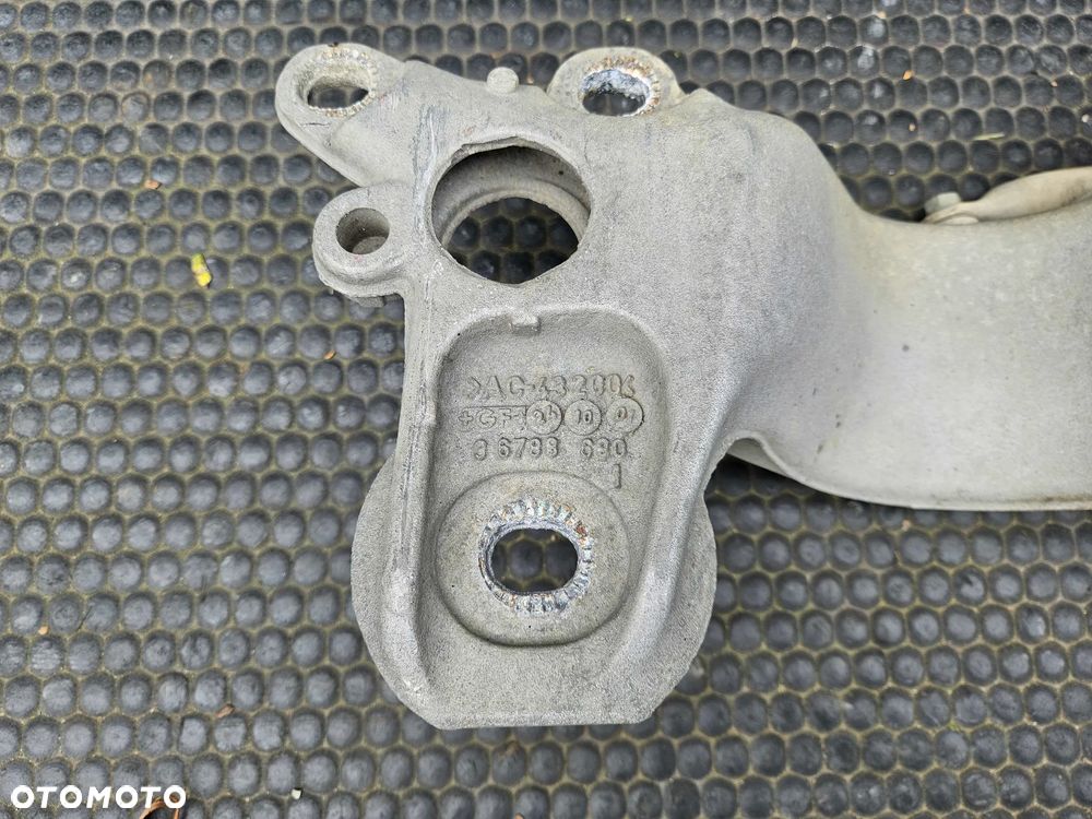 Łapa Wspornik 8E0399263R Poduszka Podpora Belka Skrzyni Skrzynia Biegów Audi A4 B6 B7 - 3