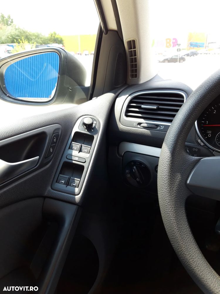 Volkswagen Golf 1.6 TDI DPF Trendline - 9