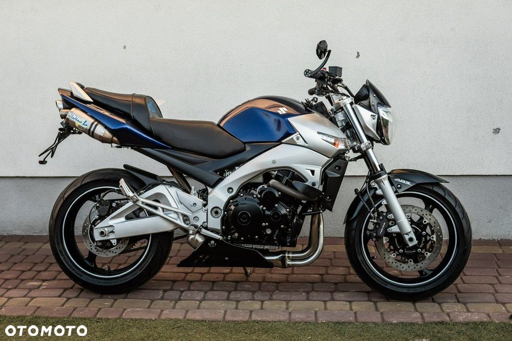 Suzuki GSR - 3