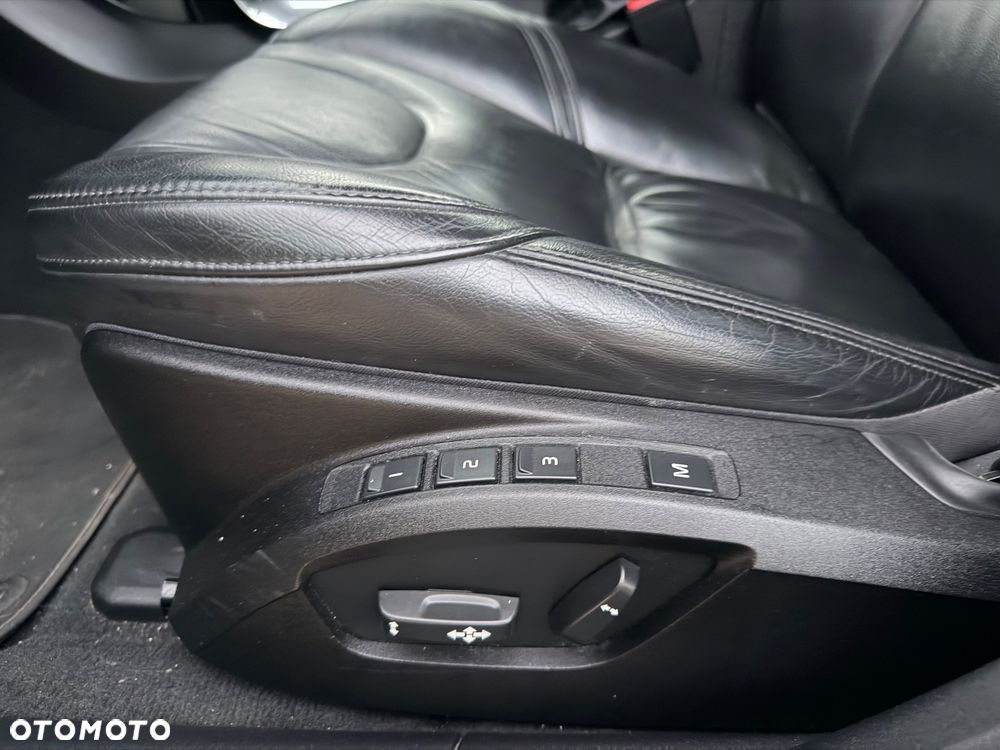 Volvo V40 D4 R Design - 19