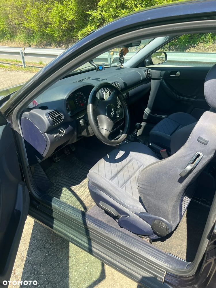 Audi A3 3-drzwiowe 1.6 FSI Ambiente - 12