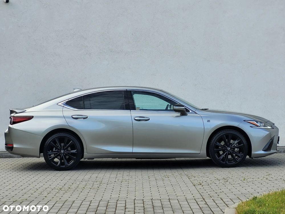 Lexus ES - 10