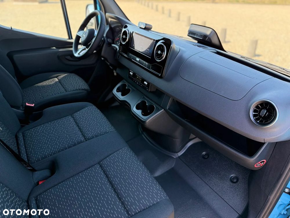 Mercedes-Benz Sprinter - 14