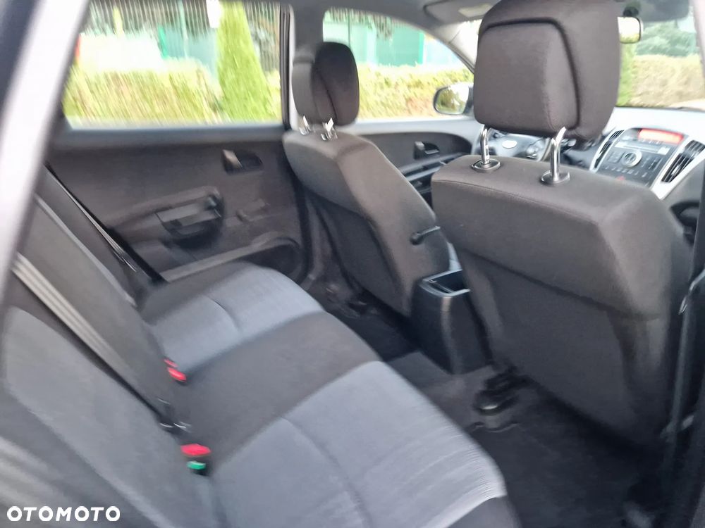 Kia Ceed - 31