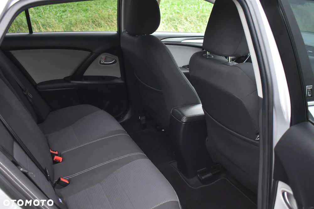 Toyota Avensis - 33