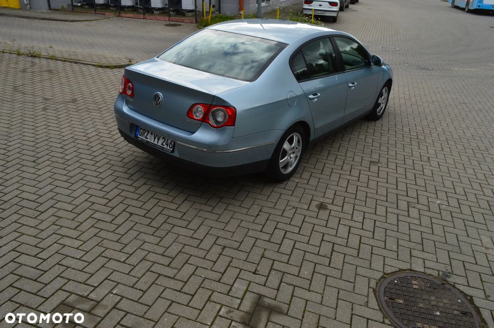Volkswagen Passat 1.9 TDI Highline - 9