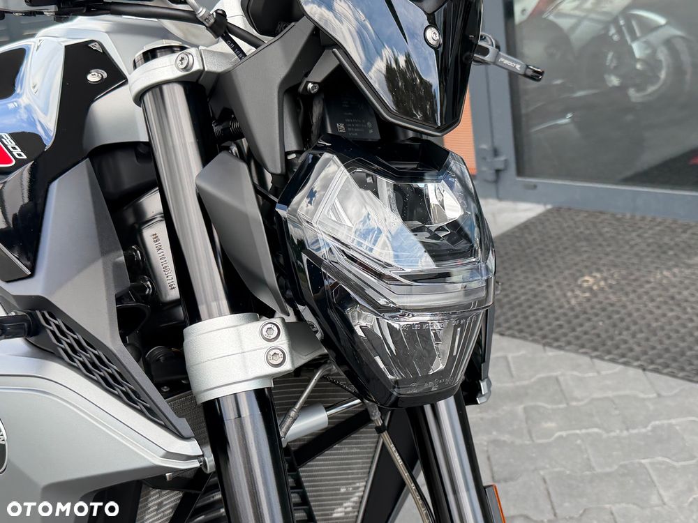 BMW F - 21