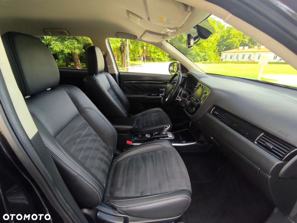 Mitsubishi Outlander 2.0 4WD Plus - 24