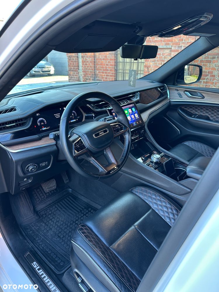 Jeep Grand Cherokee - 12